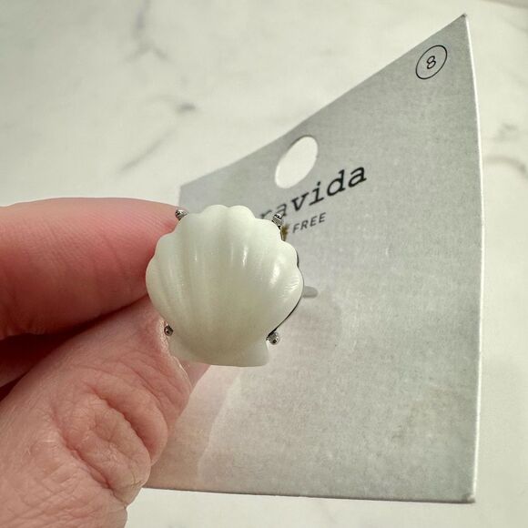 Pura Vida White Grande Shell Ring NWT Size 8 Beach Vacation Coastal Chic - Picture 2 of 10